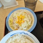 松屋 上鶴間店 - セットのサラダ