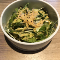 炭火焼肉 肉の匠 ひうち - サラダ ドレッシングの主張が強すぎず、野菜の味をよく引き立ててくれます 炭火焼肉 肉の匠 ひうち - サラダ ドレッシングの主張が強すぎず、野菜の味をよく引き立ててくれます