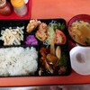 Ebisu ya - 令和4年8月 ランチタイム
                日替わり定食 650円
                酢豚、唐揚げ、マカロニサラダ、サラダ、ご飯、漬けもの、中華スープ