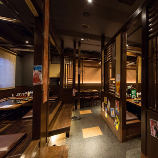Extremely comfortable★Retro Showa atmosphere with over 100 seats in total!