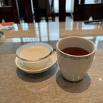 182157469 - ミニ杏仁豆腐とプアール茶