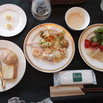 ロッシュ - 前菜。新玉葱スープが、美味です♡　パンは、残念無念(>_<)