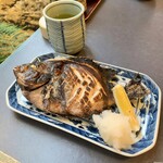 きよ水 - シマダイの焼き物。