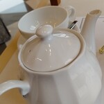 AKARENGA GARDEN - ポットサービスの紅茶ですヾ(*´∇`)ﾉ
