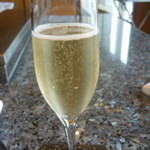 グラスシャンパン一杯目