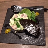 神戸牛炉窯焼ステーキ 雪月風花 北野坂 - まぐろとアボカドのタルタル