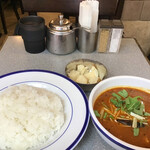 カリーライス専門店エチオピア - チキン豆カリー、配膳