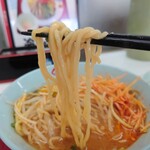 くるまやラーメン - 「ねぎ味噌ラーメン」の麺