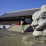 Tsukuba Sansuitei - 山水亭のシンボル：入り口では仁王像がお出迎え