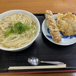 うどん 一福 - かけうどん（並）とちくわ天、とり天です