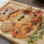 トリワイン ＰＩＫＯＳＨＨＨＵ - 太陽の塔ピザ焼き上がり