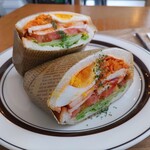 NaNa cafe - 「SANDWICH トゥン (パンパン) サンドイッチ」の 『スモークチキンサンド』