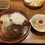 びっくりドンキー - メンチカツカレーディッシュ[シングル] 980円
            （ ＋ 追加ディッシュサラダ  165円）