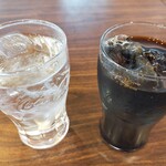 ジョナサン - ドリンク写真:まずは水とアイスコーヒー