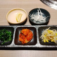 うし松 - 前菜三種盛り合わせ（ナムル）