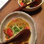 カッチャル バッチャル - 南インド地方の海老カレー、荒挽きポークと玉子のカレー