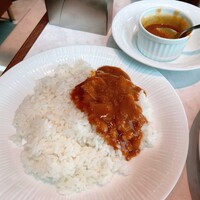 レストラン ケルン - あ、かなりフルーツの酸味が前、その奥に独特のビターが来る感じのあまりワシが得意ではない味わいのカレーである事、忘れておった（汗）