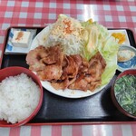 漁師の海鮮丼 - 豚肉の生姜焼き定食