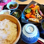 おひつごはん 四六時中 - 鶏竜田黒酢和え定食