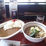 山田うどん - カレーセット、冷したぬきそばをチョイス。