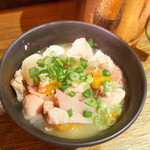 Yakitori Sutando - とろとろ鶏白湯煮込み（￥390）。ホルモン・ヤゲン軟骨・皮など、いろいろ入ってお買い得感あります！