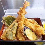 深海魚料理 魚重食堂 - 料理写真:大海老3本・茄子・ピーマン・大葉。タレは甘すぎず、最後まで飽きずにいただける
