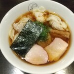 八雲 - 特製ワンタン麺ハーフ黒だし