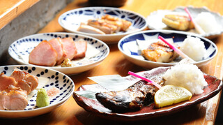 Tachinomi Robatayaki Kushigin - 料理集合
