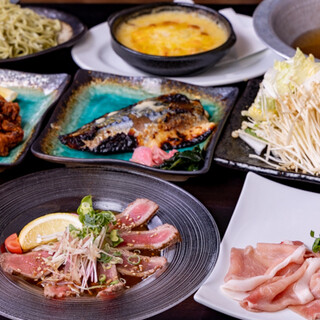 与日本酒绝配的丰富多彩的菜品&发酵料理引以为豪。