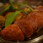 バール エ ターヴォラ カルダ ラ・ジョストラ - 黒豚サルシッシャ＆フライドポテト