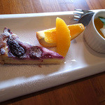 糸島バールSyana - ランチのデザート。ブルーベリーのタルトにオレンジ、マンゴーゼリー。とても満足。