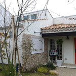 糸島バールSyana - 「Syana」さんの外観。可愛らしいお店。駐車場も広いです。