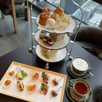 ザ タヴァン グリル＆ラウンジ - 