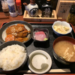 九州の地魚料理 侍 - 本日のランチ　ハンバーグのトマトソース お刺身付き