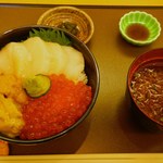 三色丼