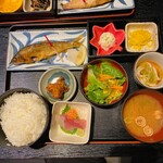 魚屋の台所 下の一色 - 本日の魚定食です