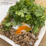 ちよだプラット村 - 220818 Com on!＠神田錦町
ベトナム風ガパオ大盛 750円
パクチー多め 50円