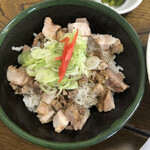 青竹手打ラーメン 日向屋 - こんなにうまいのに、ツラいです。