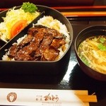 Sukiyaki Kappou Katou - 焼肉重　￥1,000