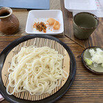 Soba Dokoro Fukusou An - むぎきりにも、わさびとネギが付いてきます。