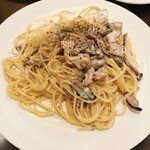 La lupicaia - 鶏肉とキノコのクリームスパゲッティ 大盛り