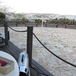 LONCAFE - テラス席からの景色。足元には、熱風を出す暖房もあります。寒い空気に、足元ポカポカ。これは気持ち良い！