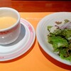 Oufuu Dainingu Sarubia - コーンポタージュスープとサラダ