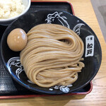 松戸富田麺桜 - 整えられたお馴染みの極太麺。いい風味でコシが滅茶苦茶強いです。