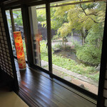 Hikariya Higashi - 個室から庭を望む