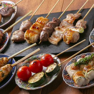毎日丁寧に串打ちをする焼き鳥や日替わりメニューなどをご用意！