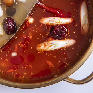 美肌と健康！2種類のスープで味わう本格薬膳火鍋しゃぶしゃぶ♪