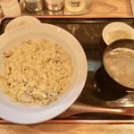 Chuuka Shige - 定食でも無いのにザーサイ、シジミ汁のサービス。