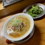 さんくるげ - たんたん麺 800円 パクチー 200円