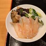 味処 むさし野 - 季節のご飯「活白身丼 300円」